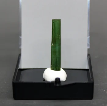Natūralus Brazilija žalia turmalinas mineralinių kristalų egzempliorių akmenys ir kristalai kvarco kristalai dėžutės dydis 3.4 cm
