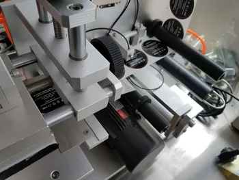 Nauja stiliaus pusiau automatinė butas labeler, etikečių klijavimo mašinos su datos kodas spausdintuvą