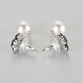 Aukštos kokybės SWA naujas produktas mados paprasta žavesio juoda keturių lapų dobilų pearl moterų auskarai dvejopo naudojimo gėlių kristalų auskarai