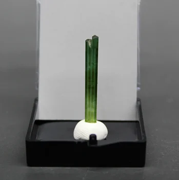 Natūralus Brazilija žalia turmalinas mineralinių kristalų egzempliorių akmenys ir kristalai kvarco kristalai dėžutės dydis 3.4 cm
