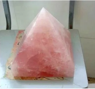 Natūralus rožių kvarco kristalo piramidės